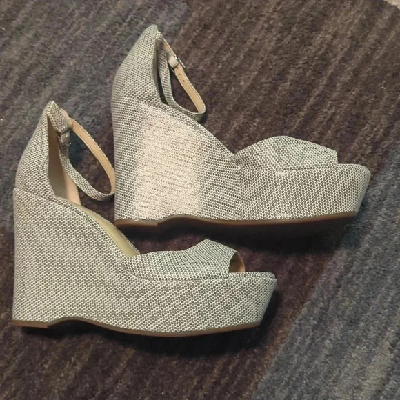 Vince Camuto Ankle Strap Wedges- Tatchen Black White Size 9 - Picture 2 of 4